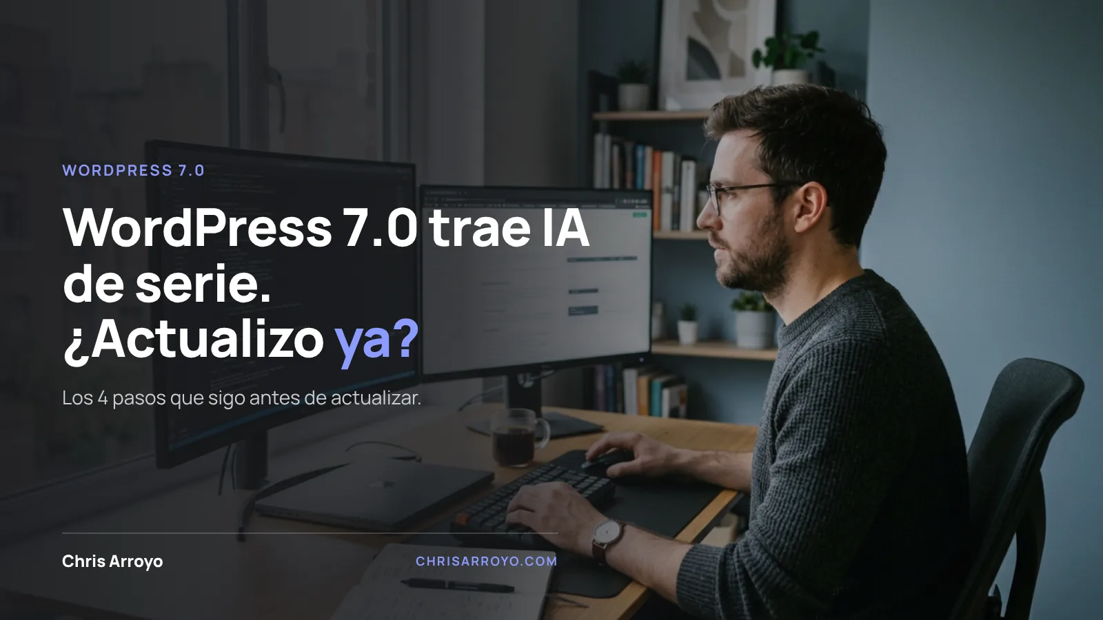Actualizar WordPress: desarrollador trabajando con dos monitores